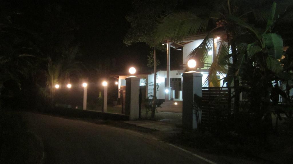 The Breeze Pinnawala Pinnawala  Exterior photo